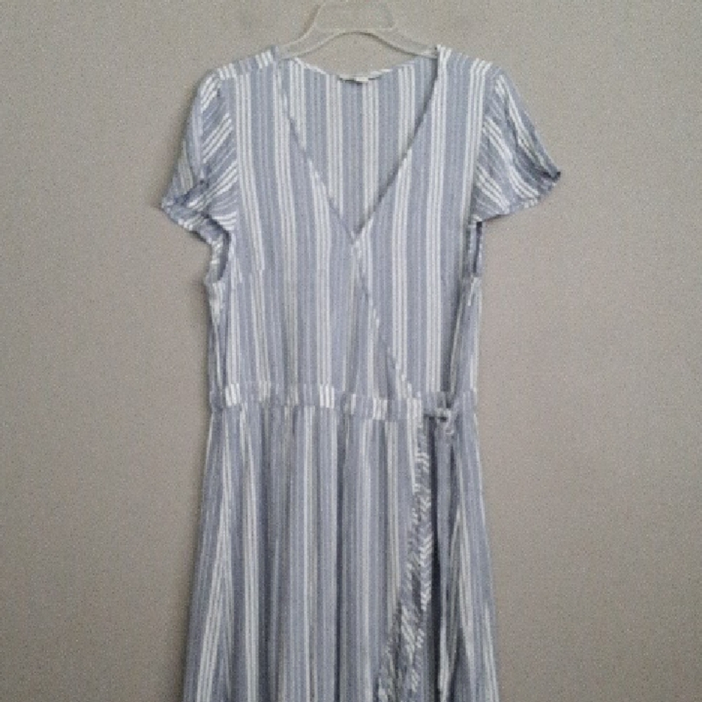 American Eagle Outfitters Blue and White Flutter Sleeve Dress